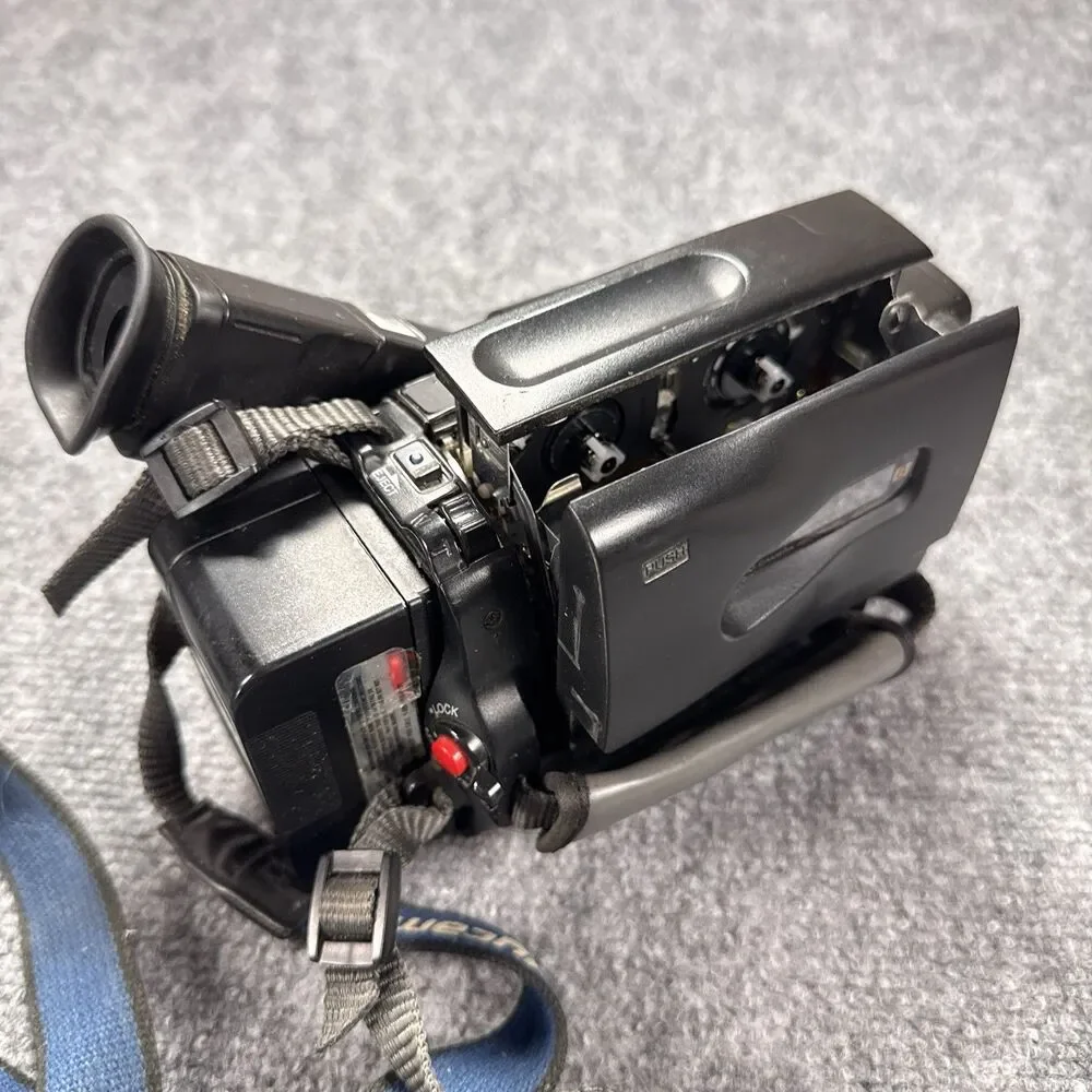 Sony Handycam Video 8 Camcorder VCCD-TR66 Bundle Camera is Tested Bag Batteries